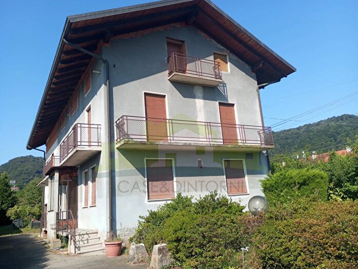 Casa con 6 locali in vendita in Isola di Sotto, Borgosesia