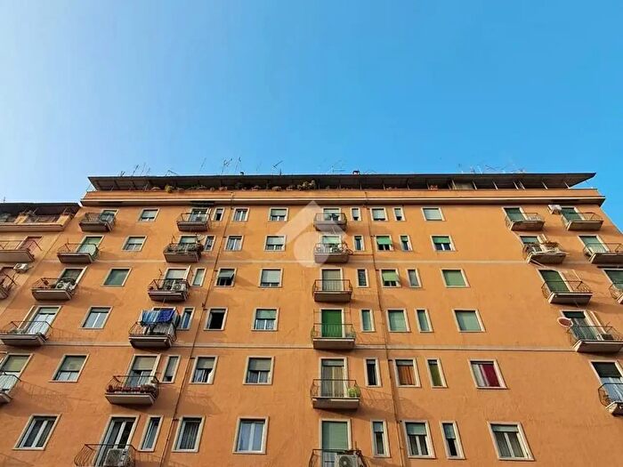 Appartamento trilocale in vendita in Via Aversa, Roma