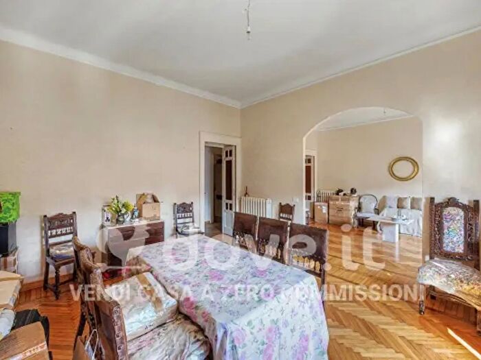 Appartamento trilocale in vendita in Via Magenta, Varese
