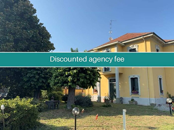Appartamento bilocale in affitto in Via Trieste, Casorate Sempione