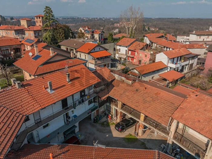Casa con 5 locali in vendita in Via Roma, Fagnano Olona