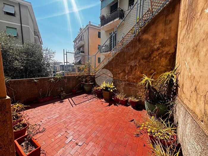 Casa quadrilocale in affitto in Via Giulio Tanini, Borgoratti, Genova
