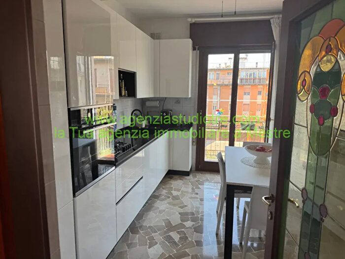 Appartamento trilocale in vendita in Via Giovanni Gerlin, Venezia