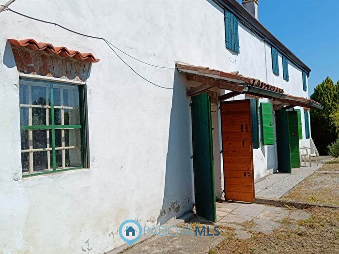 Casa quadrilocale in vendita in Due Carrare