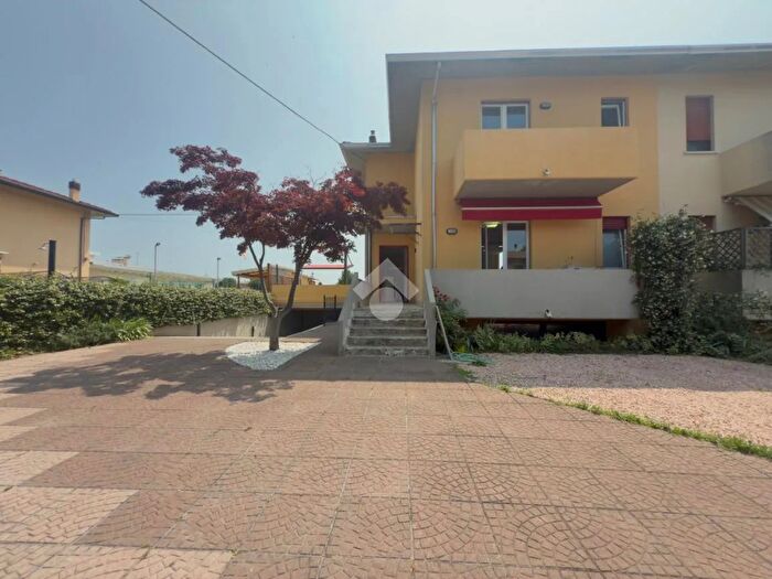 Casa con 6 locali in vendita in Via Mincio, San Bonifacio