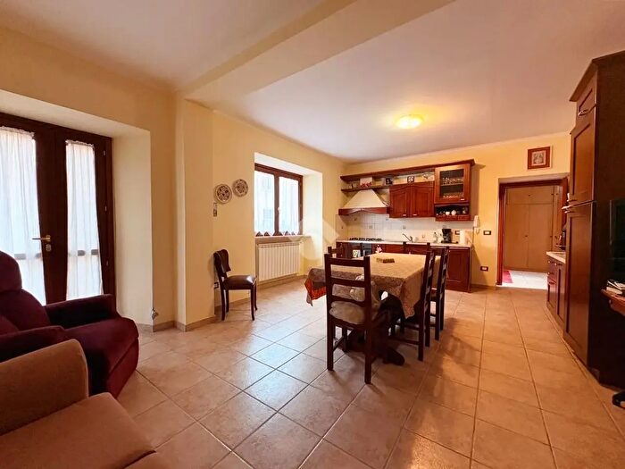 Casa con 6 locali in vendita in Via E Caserta, Sigillo