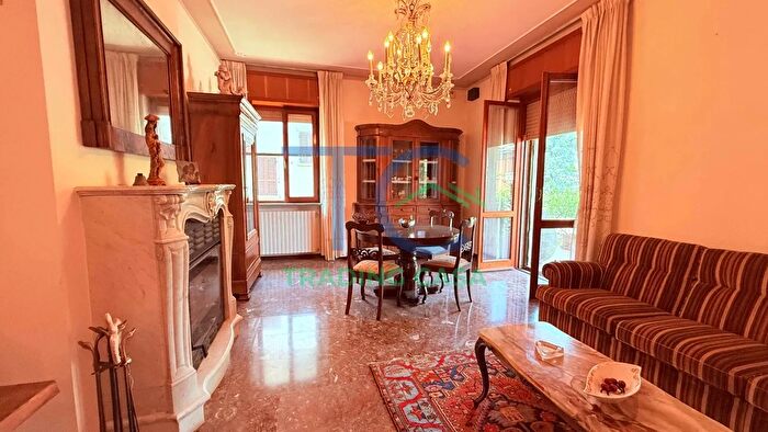 Casa con 6 locali in vendita in Via Oreste Leonardi, Piacenza