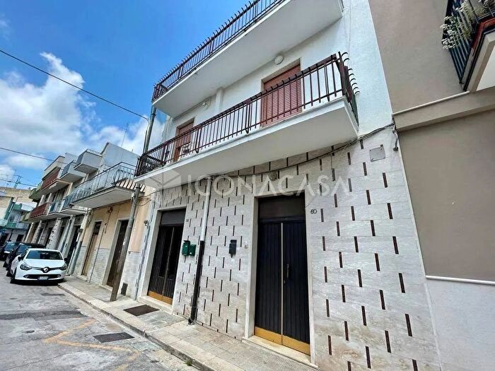 Appartamento con 8 locali in vendita in Via Mosca, Andria