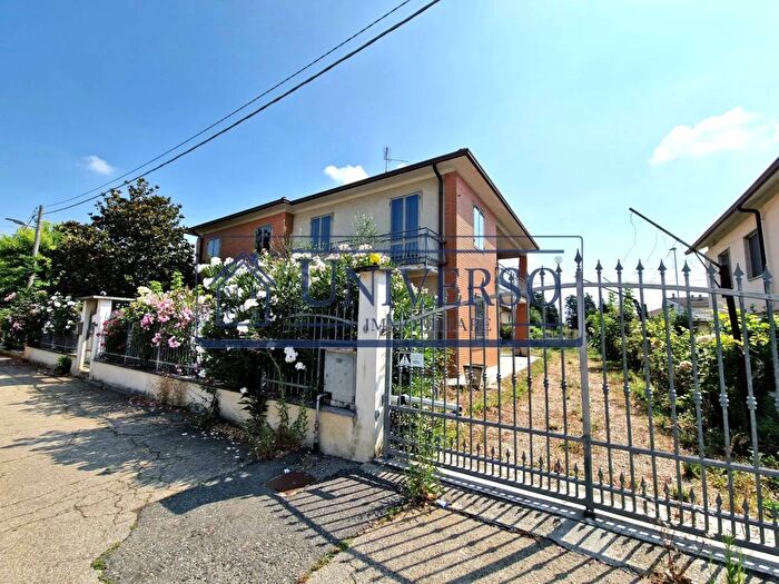 Casa con 7 locali in vendita in Via Alcide De Gasperi Sale, Sale
