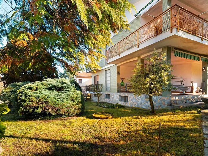 Casa con 6 locali in vendita in Via Santa Teresa, Gassino Torinese