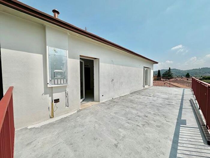 Appartamento quadrilocale in vendita in Via Gratarolo, Salo