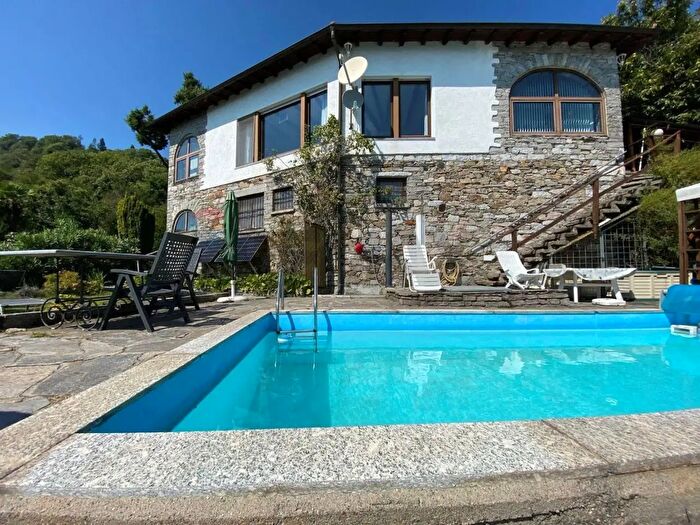 Casa quadrilocale in vendita in Trarego Viggiona