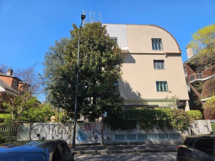 Appartamento con 5 locali in affitto in Viale Francesco Restelli, Isola, Milano