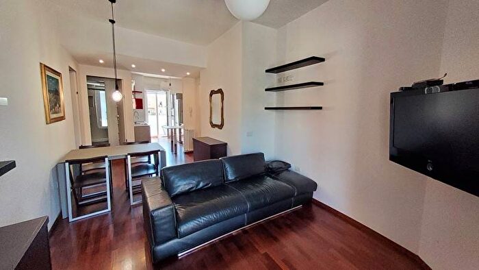 Appartamento trilocale in affitto in Via Goffredo Mameli, Stampace, Cagliari