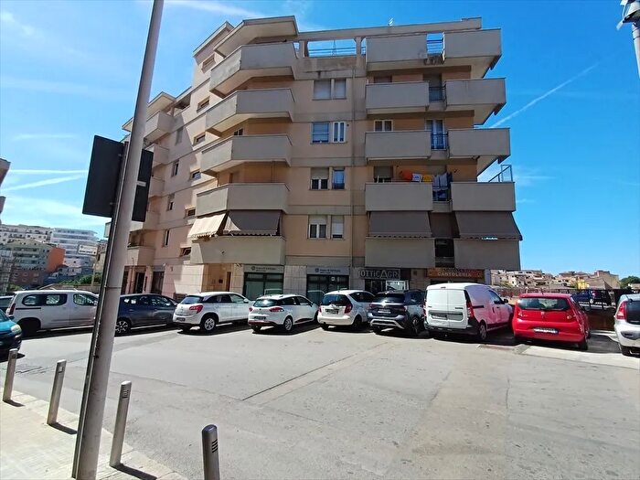 Appartamento con 6 locali in vendita in Via Sorso, Sassari