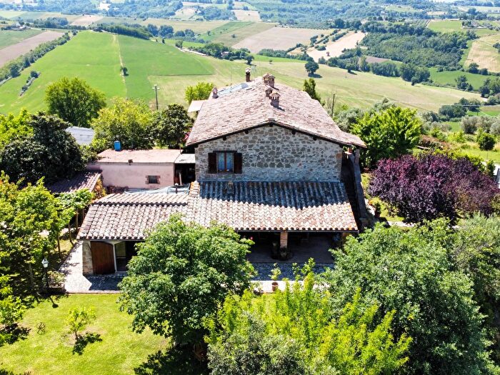 Casa con 9 locali in vendita in Valle Figliola, Otricoli