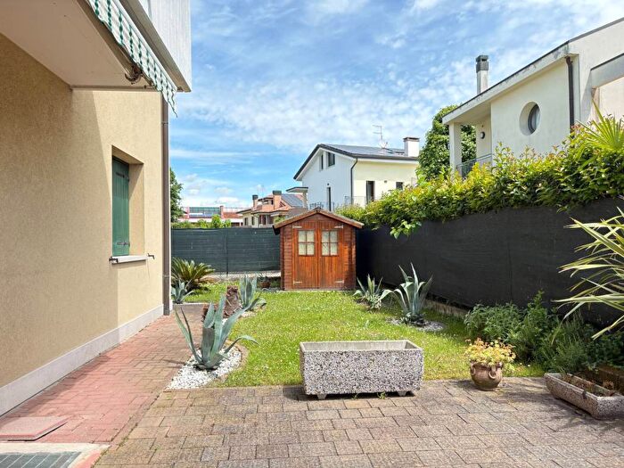 Appartamento trilocale in affitto in Via Burano, Oriago, Mira