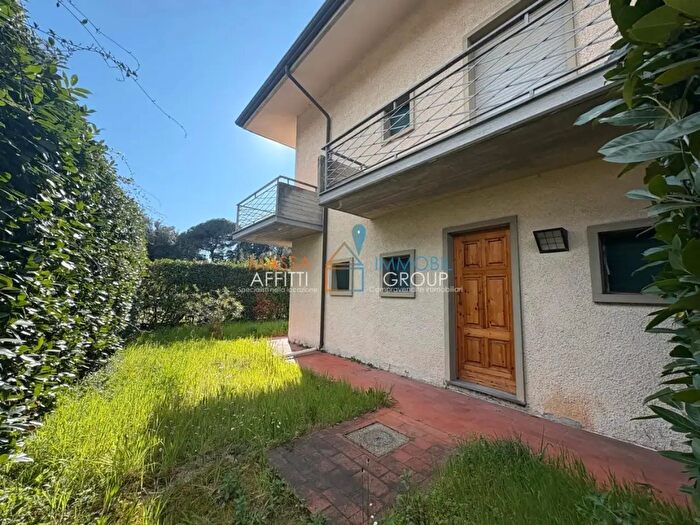 Casa quadrilocale in vendita in Via Arezzo, Massa