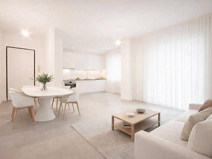 Appartamento trilocale in vendita in Via Zeviani, Verona