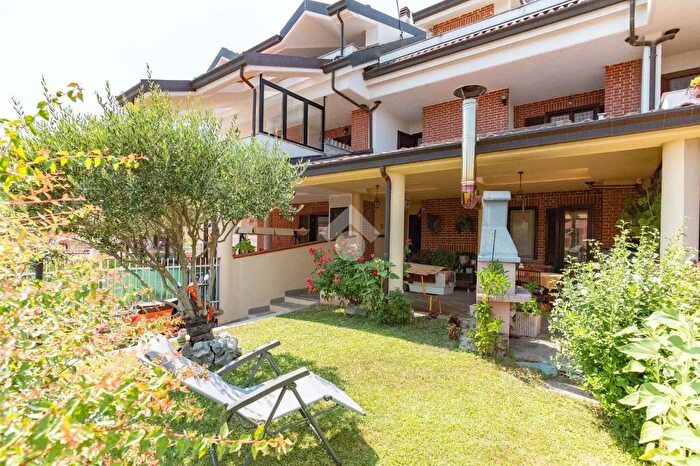 Casa con 7 locali in vendita in Via Vigna, Cirie