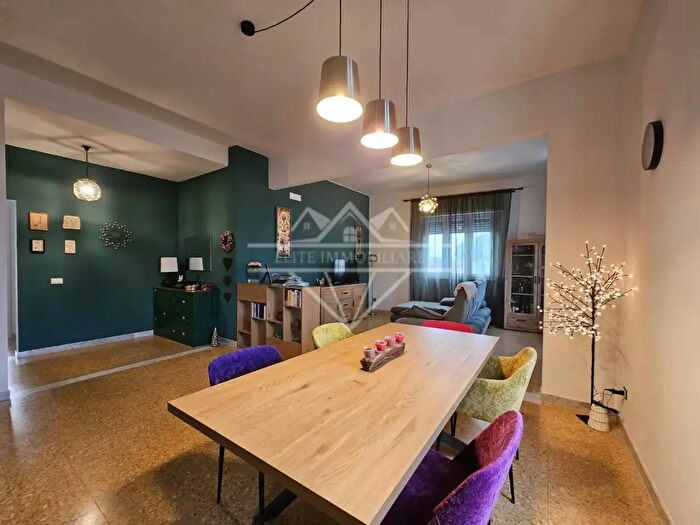 Appartamento con 5 locali in vendita in Carrara