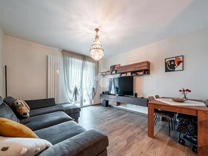 Appartamento quadrilocale in vendita in Via Fiordiligi, Verona