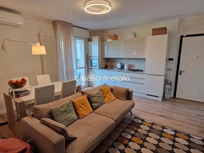 Appartamento trilocale in vendita in Via Antonio Garella Prato, Prato