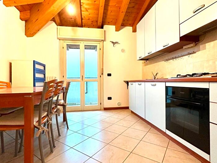 Appartamento trilocale in affitto in Viale Michelangelo, Desenzano Centro, Desenzano del Garda