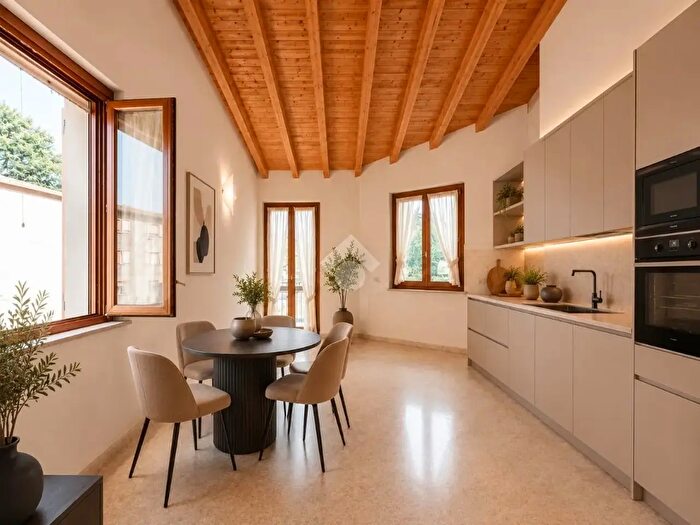 Appartamento quadrilocale in vendita in Via Rudiano, Chiari