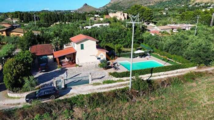 Casa quadrilocale in vendita in Contrada Fraginesi, Castellammare Del Golfo