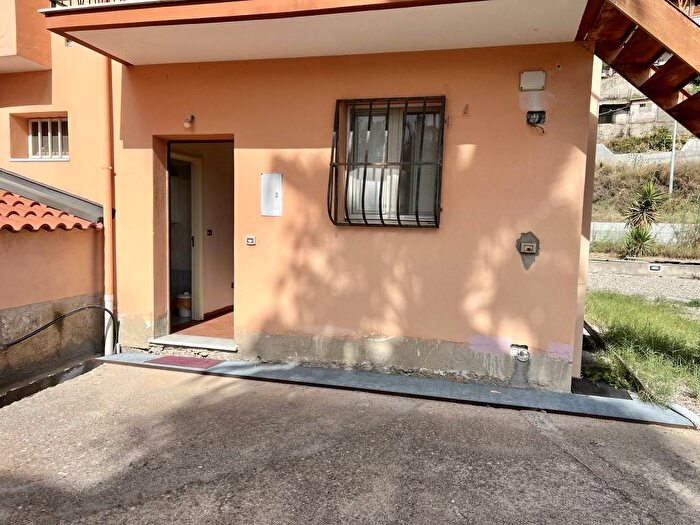 Appartamento bilocale in affitto in Viale della Libertà, Tremulini Eremo, Reggio Calabria