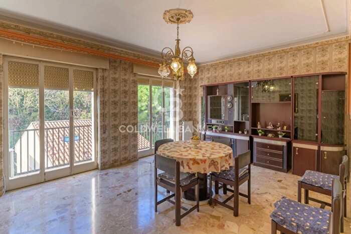 Appartamento con 6 locali in vendita in Via Tirella, Modica