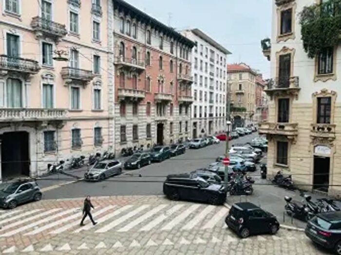 Appartamento trilocale in affitto in Corso Magenta, Milano