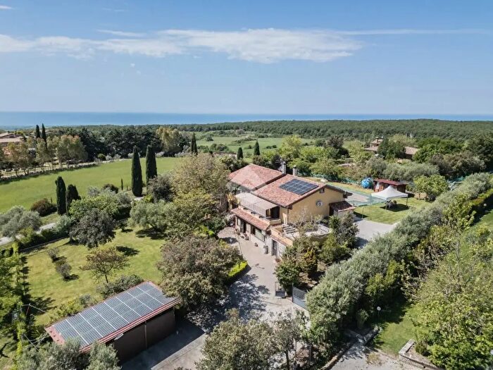 Casa con 8 locali in vendita in Via Orti della Paola, Cerveteri