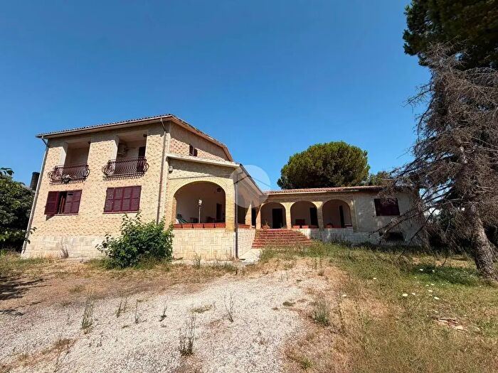 Casa con 19 locali in vendita in Via Tiburtina Valeria, Manoppello
