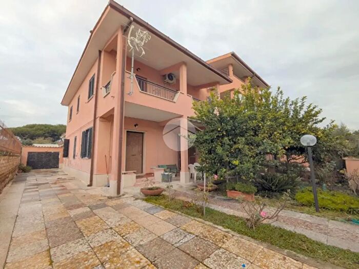 Appartamento con 5 locali in vendita in Via del Casale Agostinelli, Roma