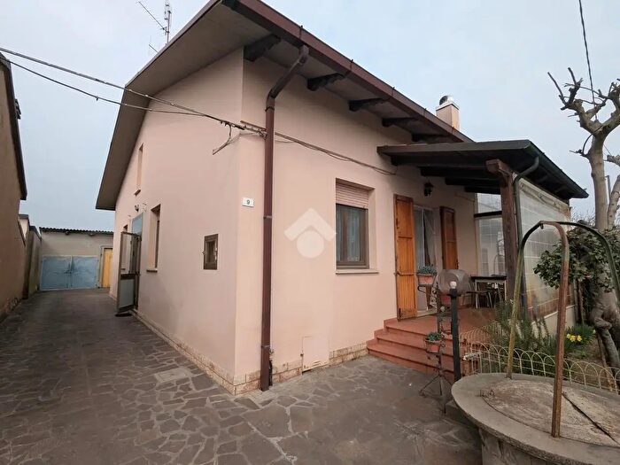 Casa con 5 locali in vendita in Via Celletta, Ravenna