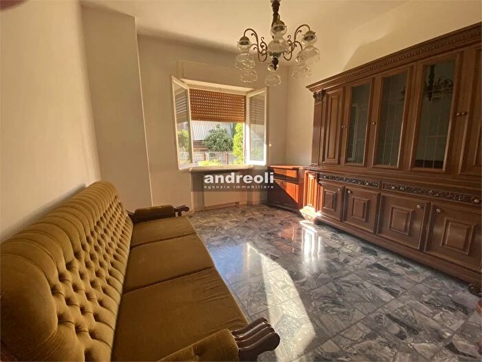 Appartamento con 5 locali in vendita in Jesi Gallodoro, Jesi