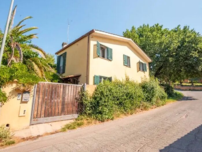 Casa quadrilocale in vendita in Strada dell'Agnese, Mazzano Romano