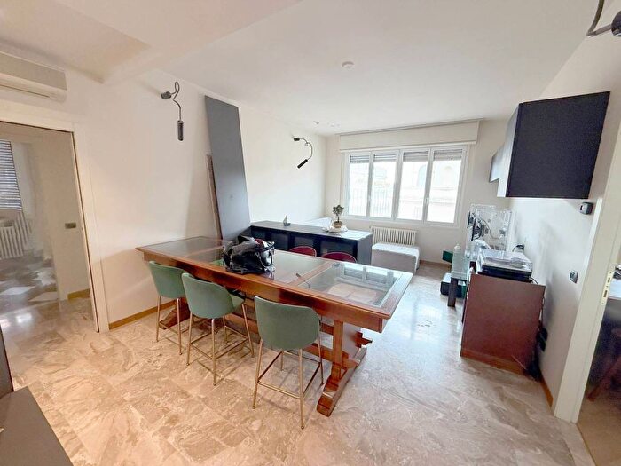 Appartamento trilocale in affitto in Via Guglielmo d'Alzano, Stazione, Bergamo