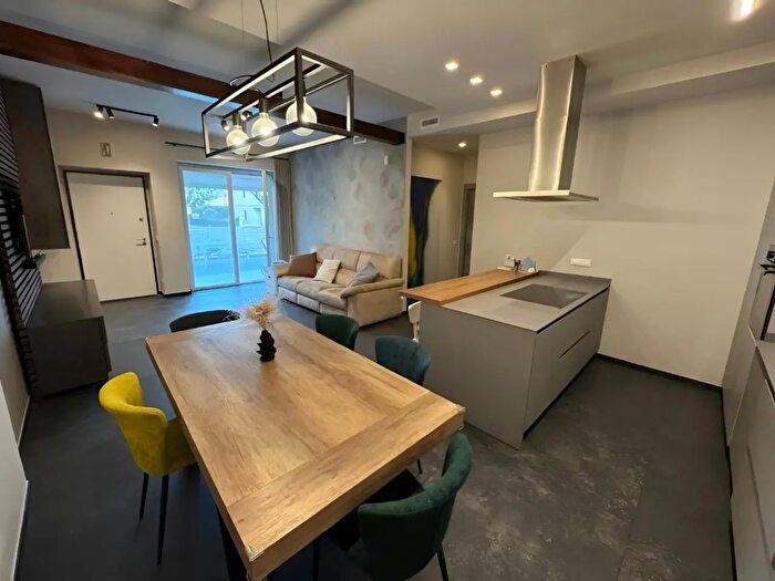 Appartamento con 6 locali in vendita in Via Conventati, Fermo