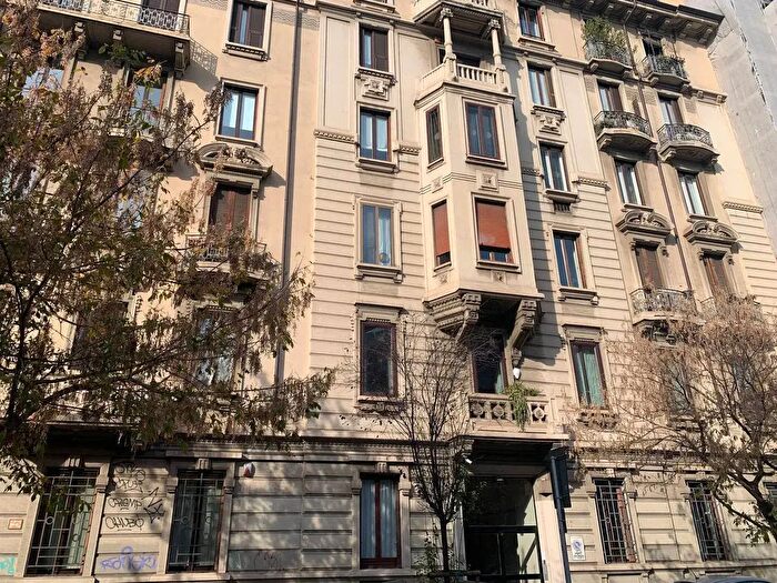 Appartamento quadrilocale in vendita in Via Emilio Caldara, Milano
