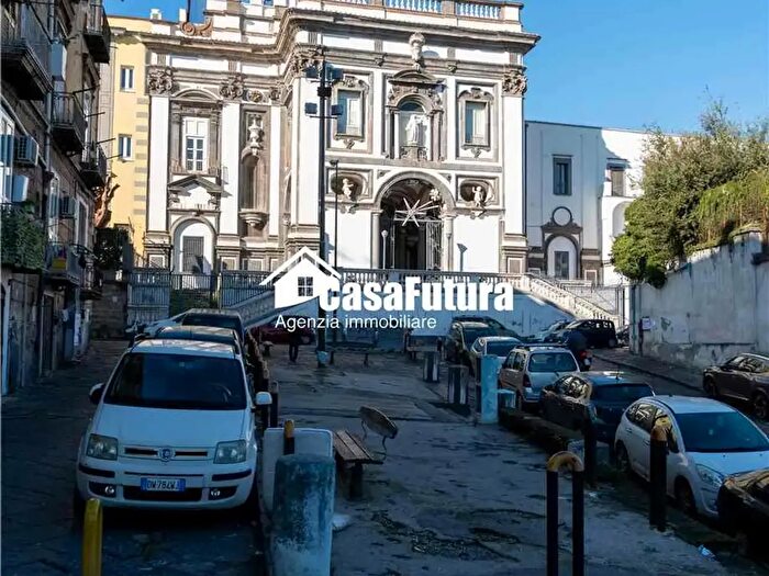 Appartamento trilocale in vendita in Napoli
