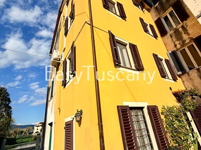 Casa quadrilocale in vendita in Via del Bozzo, Lucca