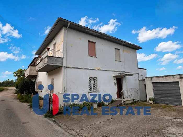 Casa con 7 locali in vendita in Pescara