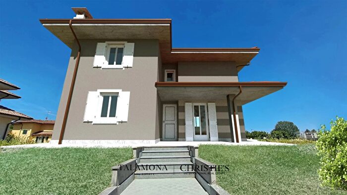 Casa con 13 locali in vendita in Nizza Monferrato