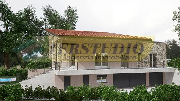 Casa quadrilocale in vendita in Via Monte Grappa Snc, Merate