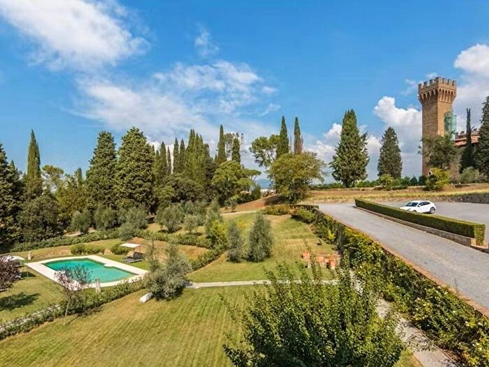 Casa con 6 locali in affitto in Piazzale Michelangelo, Michelangelo Poggio Imperiale, Firenze