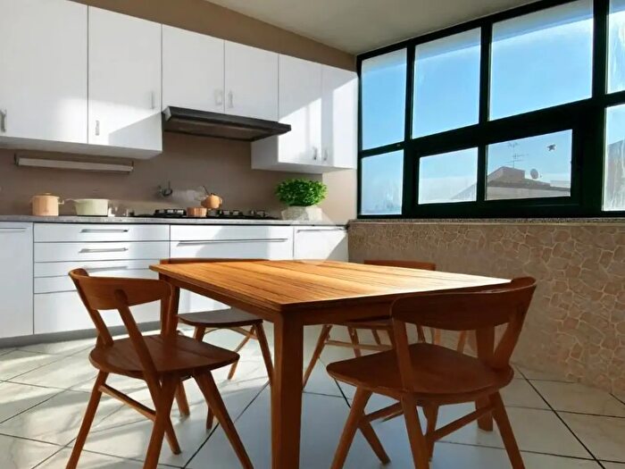 Appartamento trilocale in affitto in Via Brescia, Acerra