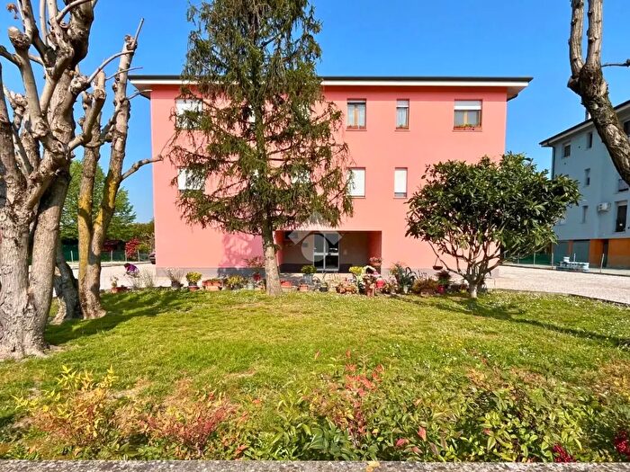 Appartamento trilocale in vendita in Via Giuriolo, Molinella